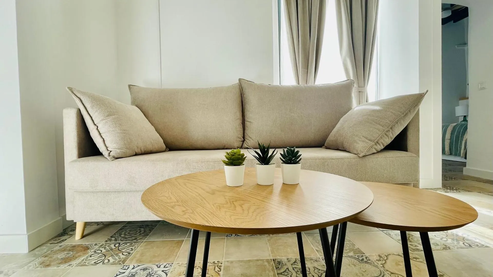La Botica Home 尼哈尔 0*,  西班牙